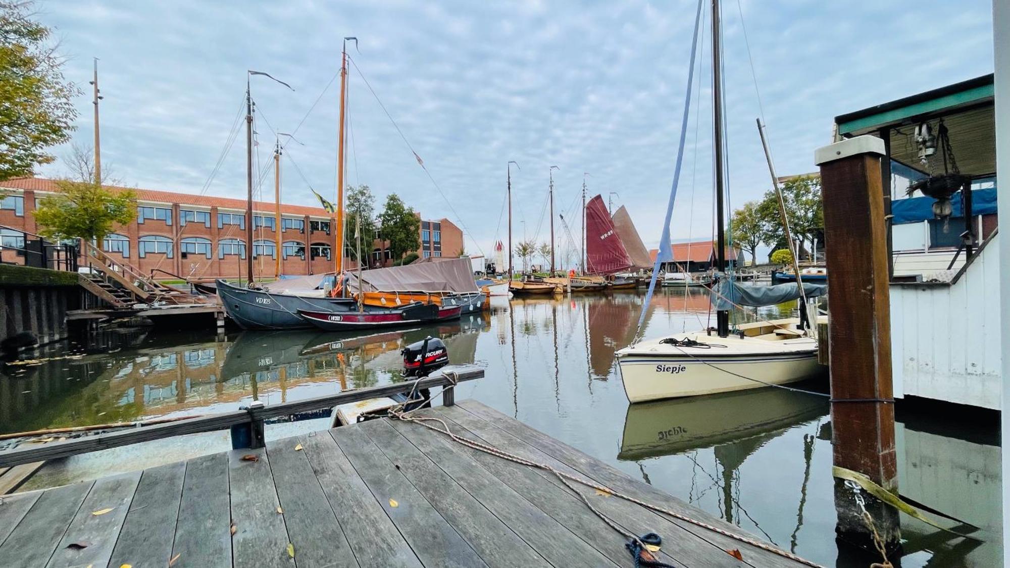 Отель Woonboot 4 Хардервейк Экстерьер фото